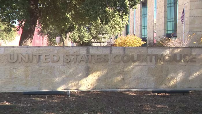 'Ik ben schuldig': man uit San Antonio, 19, geeft toe dat hij kinderporno bezit en banden heeft met misdaadorganisaties