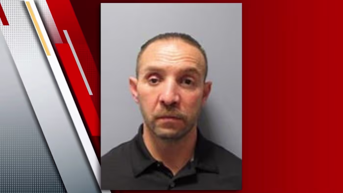 Agent buiten dienst gearresteerd, beschuldigd van DWI in verband met crash in North Side, zegt BCSO