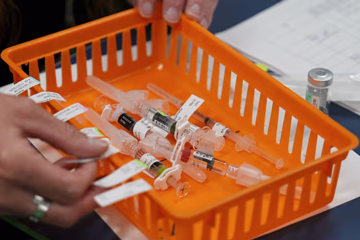 Artsen zeggen dat wijzigingen in de Amerikaanse vaccinaanbevelingen ouders in verwarring brengen en kinderen kunnen schaden