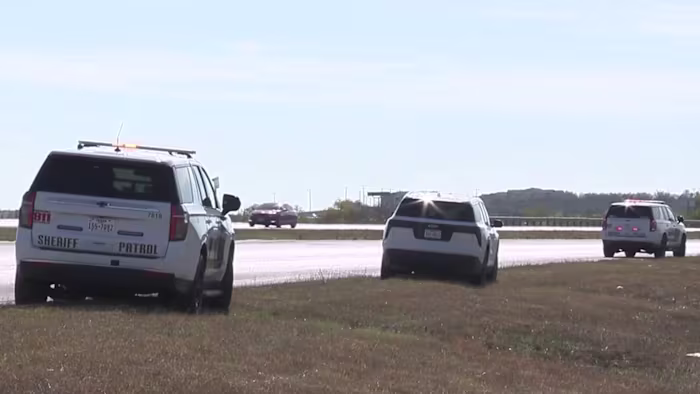 BCSO, politie van San Antonio achtervolgt verdachte van gestolen voertuig in het oosten van Bexar County