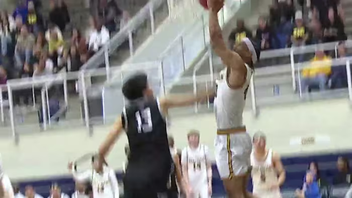 Brennan schakelt Warren uit in een match tussen de beste districtskandidaten; Harlan verslaat Sotomayor