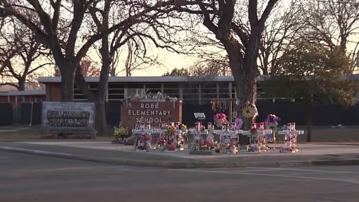 De gemeenschap van Uvalde worstelt met emoties na een onschuldig vonnis in het proces tegen een voormalige officier