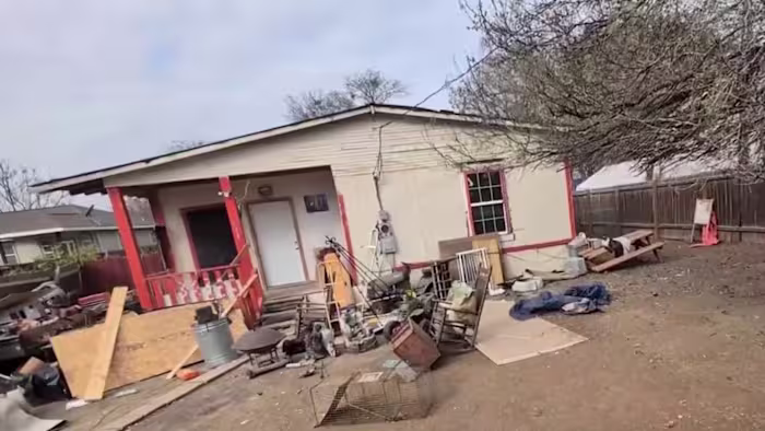 Dierenmishandelingzaak kwam aan het licht nadat vuurwerk autobrand veroorzaakte, zeggen onderzoekers van Bexar County