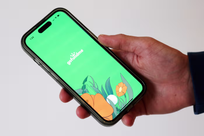 Hoe Amerikanen denken over crowdfundingwebsites zoals GoFundMe, volgens een AP-NORC-enquête