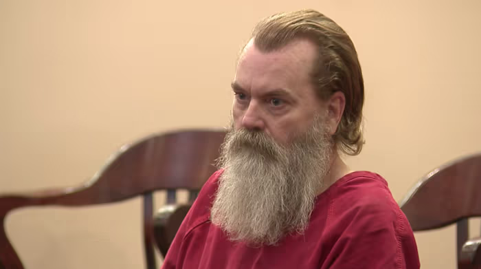 Man beschuldigd van brute aanval van ex-vrouw en twee dochters terug voor de rechtbank