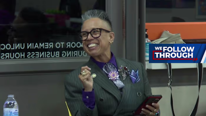 Rechter van de rechtbank van Bexar County aangeklaagd, ervan beschuldigd dat de advocaat geboeid was en in de jurybox werd bewaard