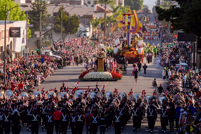 Rozen in de regen? De nieuwjaarsparade in Pasadena wordt nat voorspeld. Zorg dat je klaar bent voor de baldropping in NYC