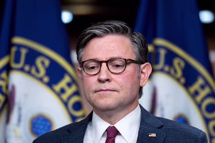 Spreker Johnson onthult gezondheidszorgplan terwijl verdeelde Republikeinen naar alternatieven zoeken