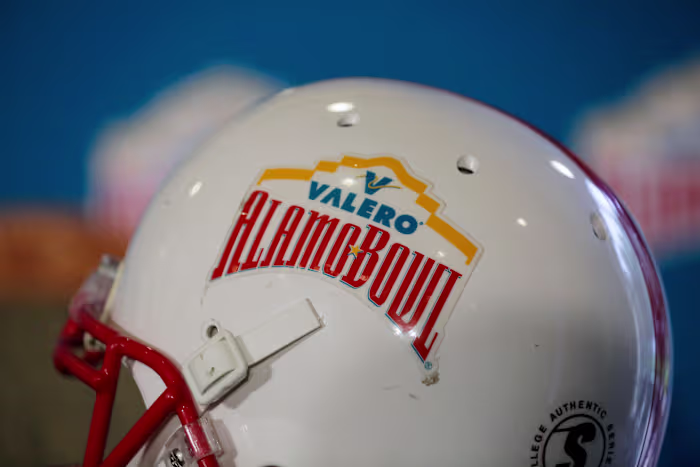 Wat u moet weten over het bijwonen van de 33e jaarlijkse Valero Alamo Bowl in San Antonio