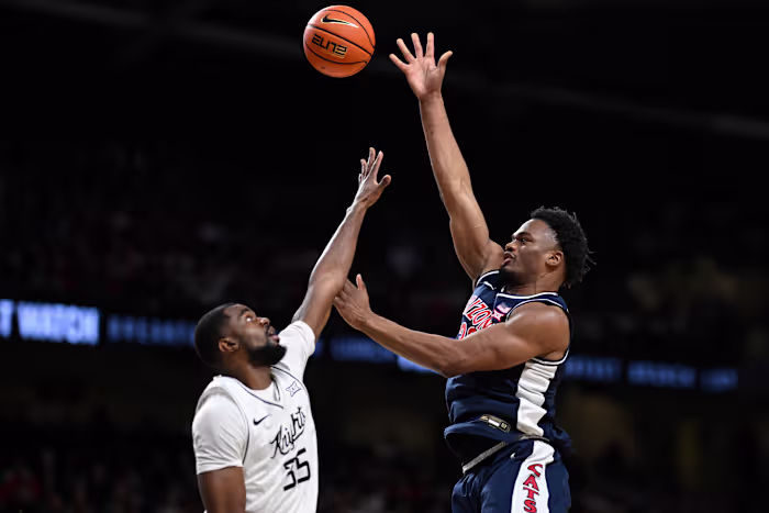 Arizona voor het eerst unaniem nummer 1, Saint Louis en Miami uit Ohio sluiten zich aan bij de AP Top 25