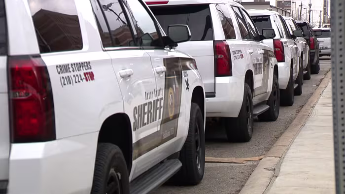 Beëdigde verklaring: 4 gearresteerd na het stelen van laptops en toetsenborden uit voertuigen van het Bexar County Sheriff's Office