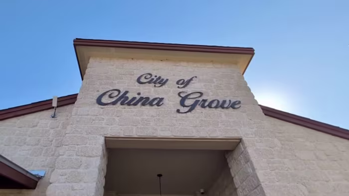 De stad China Grove brengt wijzigingen aan na de arrestatie van een werknemer in SNAP, Medicaid-fraudezaak, zegt burgemeester