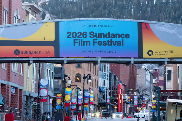 Een man staat onder arrest omdat hij de Amerikaanse vertegenwoordiger Maxwell Frost zou hebben aangevallen op het Sundance Film Festival