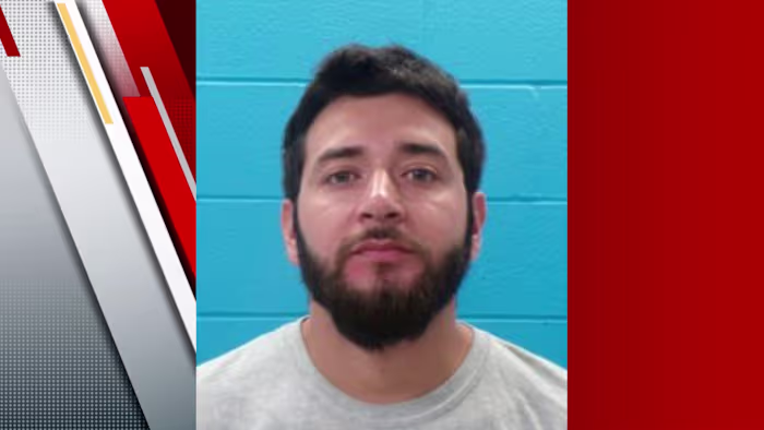 Guadalupe County Sheriff's Office op zoek naar gezochte voortvluchtige beschuldigd van zware mishandeling