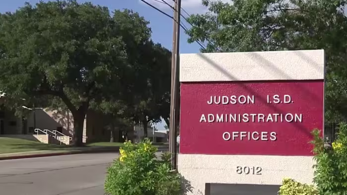Judson ISD-bestuursvoorzitter vraagt ​​om ontslag van trustee na stemming over sluiting Judson Middle School