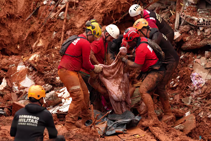 Overstromingen teisteren het zuidoosten van Brazilië en doden 46 mensen terwijl reddingswerkers zich haasten om de vermisten te vinden