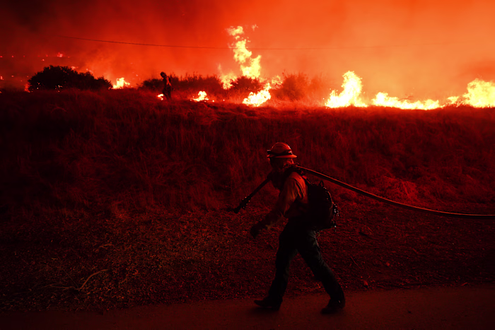 Uit onderzoek blijkt dat de opwarming van de wereld het aantal dagen vergroot waarop het weer over de hele wereld gevoelig is voor branden
