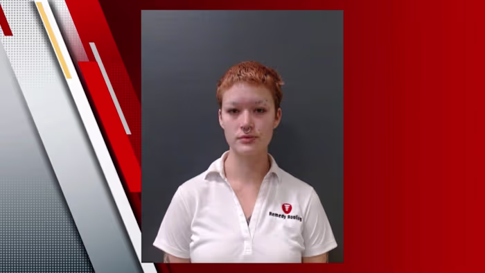 Vrouw gearresteerd in verband met onderzoek naar brandstichting op het Republikeinse hoofdkwartier van Comal County