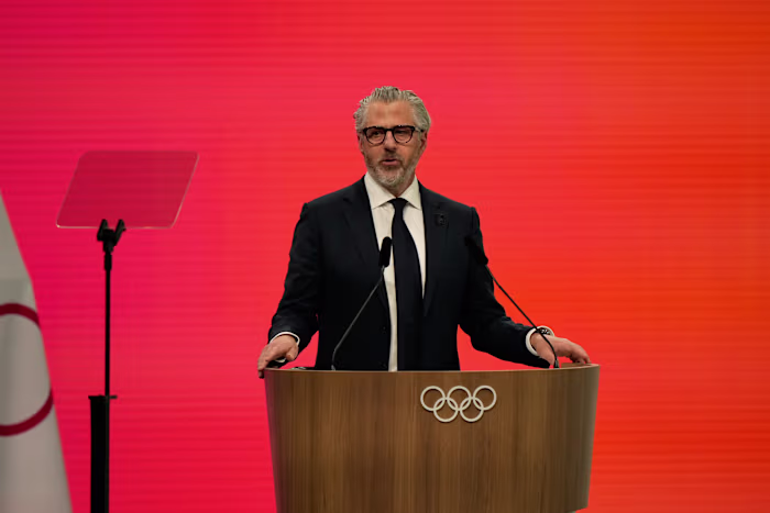 Wasserman, leider van de Olympische Spelen in LA, zal een talentenbureau verkopen na de ontdekking van de e-mails van Epstein