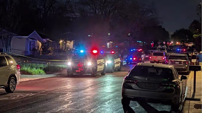 16-jarige jongen met levensbedreigende verwondingen in het ziekenhuis opgenomen na de schietpartij in North Side, zegt SAPD