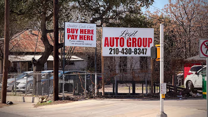 Acht voertuigen in beslag genomen bij een dealer zonder vergunning in het oosten van Bexar County, zegt de sheriff