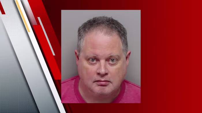 Beëdigde verklaring: bandleraar van Universal City gearresteerd wegens kinderonfatsoenlijkheid en aanklacht wegens uiterlijke verzorging