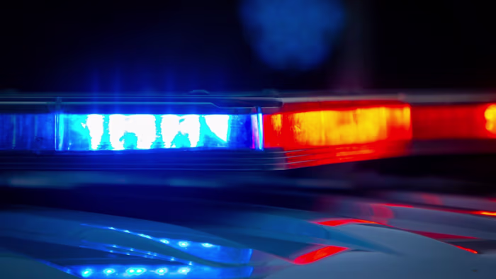 Bestuurder gearresteerd op verdenking van DWI na een ongeval waarbij twee SAPD-agenten aan de zuidoostkant betrokken waren, zegt de politie