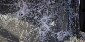 Bij een Russische aanval op de regio Kiev komen vier mensen om het leven en raken er vijftien gewond, terwijl de vredesbesprekingen vastlopen