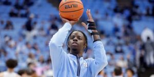 Caleb Wilson, ster uit North Carolina, breekt zijn rechterduim tijdens de training en is uitgeschakeld voor het seizoen