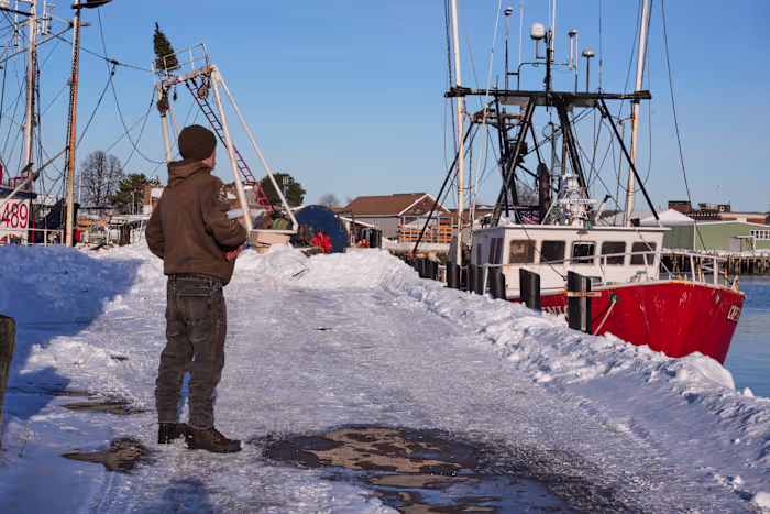 De autoriteiten gebruiken diepzeetechnologie om de gezonken vissersboot voor de kust van Massachusetts te vinden