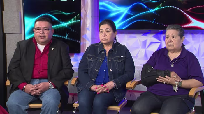 De familie van de in 2022 vermoorde vrouw uit San Antonio zegt dat de stilte en herhaalde vertragingen van de officier van justitie hun verdriet verergeren