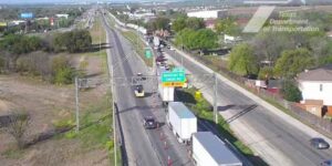 Drie mensen zijn in het ziekenhuis opgenomen na een ongeval op de Interstate 35 aan South Side, zegt SAFD