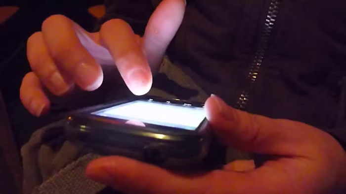 Een herstellende pornoverslaafde dringt aan op gesprekken tussen gezinnen om zich te beschermen tegen expliciete AI-inhoud