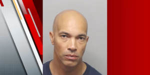 Een man uit San Antonio ontkent betrokkenheid bij het in brand steken van het huis van de ex-man van zijn vrouw, zeggen onderzoekers