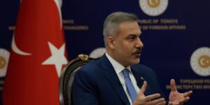 Exclusief voor AP: de Turkse minister van Buitenlandse Zaken, Hakan Fidan, spreekt over diplomatieke inspanningen terwijl de regionale oorlog woedt