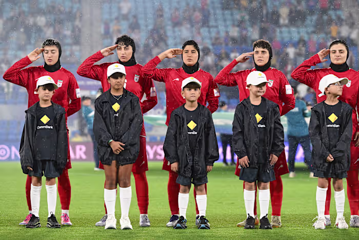 Het Iraanse voetbalteam verlaat de Women's Asian Cup en wordt geconfronteerd met het vooruitzicht op een terugkeer naar huis