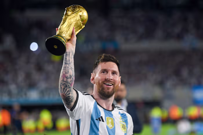 Het door oorlog getroffen Qatar is nog steeds van plan om voor de UEFA het duel Argentinië-Spanje met Messi en Yamal te organiseren