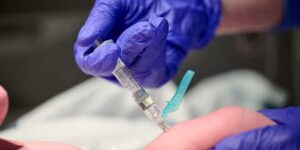 Het gaat niet alleen om vaccins; ouders weigeren andere routinematige preventieve zorg voor pasgeborenen