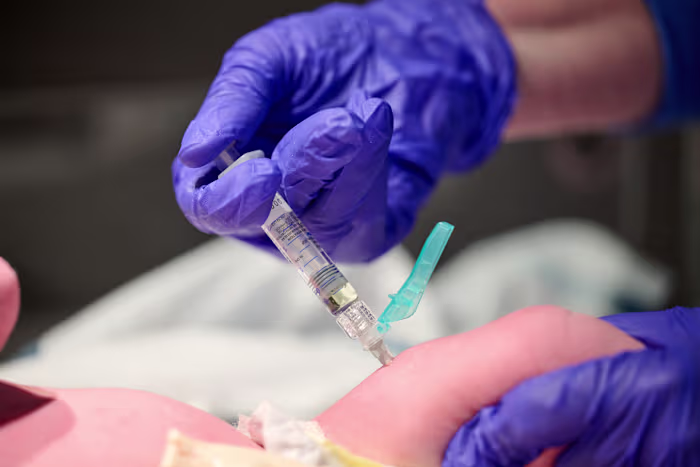 Het gaat niet alleen om vaccins; ouders weigeren andere routinematige preventieve zorg voor pasgeborenen