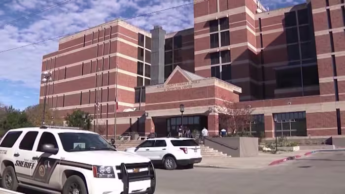 Het kantoor van ME identificeert een vrouwelijke gevangene die stierf na een aanval in de gevangenis van Bexar County