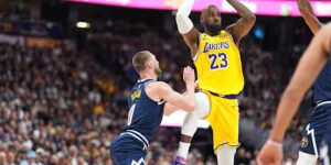 LeBron James verbreekt het velddoelpuntenrecord van de NBA in het verlies van 120-113 van de Lakers tegen de Nuggets