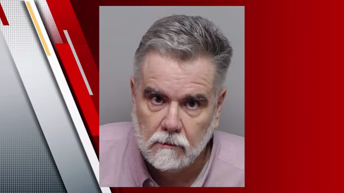 Man gearresteerd omdat hij online minderjarigen probeerde te werven, zegt de sheriff van Bexar County