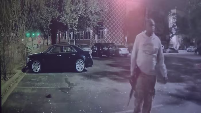 Politie van Austin geeft lichaamscamera en bewakingsvideo vrij van de dodelijke massaschietpartij in Sixth Street