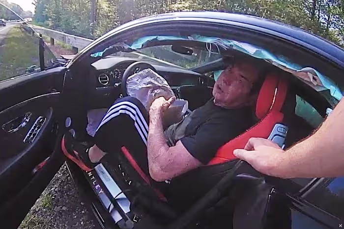Politievideo toont het auto-ongeluk van Vince McMahon met een snelheid van 160 km/uur in Connecticut