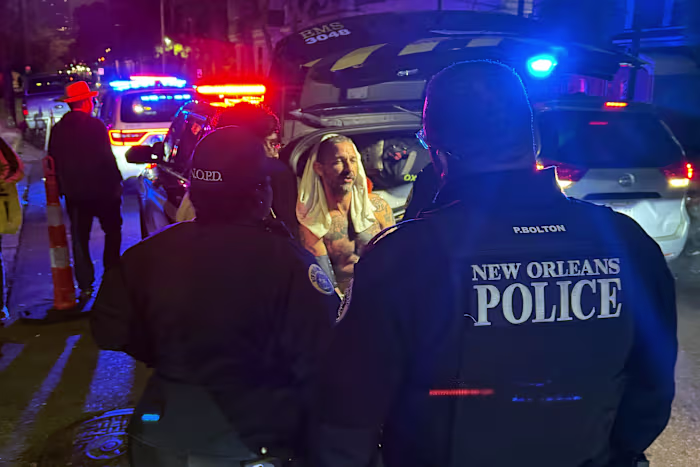 Rechter scheldt Shia LaBeouf uit en beveelt hem te revalideren na arrestatie op Mardi Gras