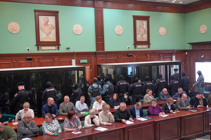 Russische rechtbank veroordeelt 19 mensen voor de dodelijke aanval op een concertzaal in Moskou in 2024