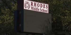 SAISD-bestuurslid zegt dat ze op de hoogte waren van de sluiting van Rhodes MS voor ‘een maand’