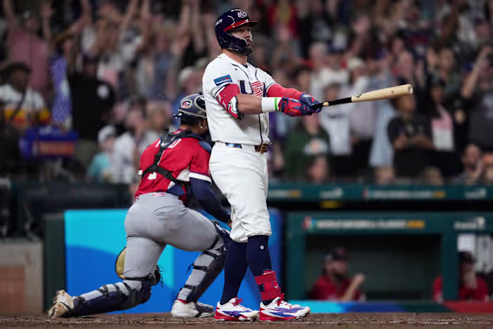 Schwarber homert en Henderson krijgt vier hits en leidt de Verenigde Staten met 9-1 op Groot-Brittannië op WBC