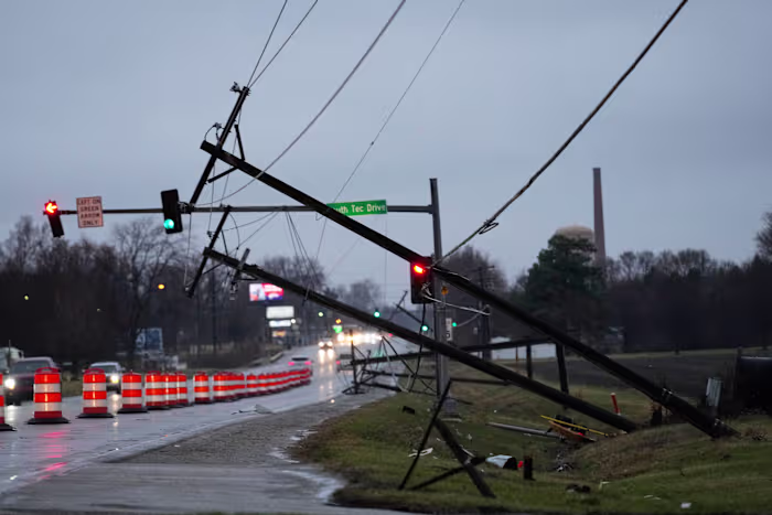Tornado's doden twee mensen in het noordwesten van Indiana en verwoesten gebouwen in Kankakee, Illinois