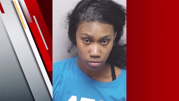 Vrouw gearresteerd nadat ze de plaats van het ongeval was binnengereden en over het lichaam van een man reed in het westen van Bexar County, zegt de sheriff